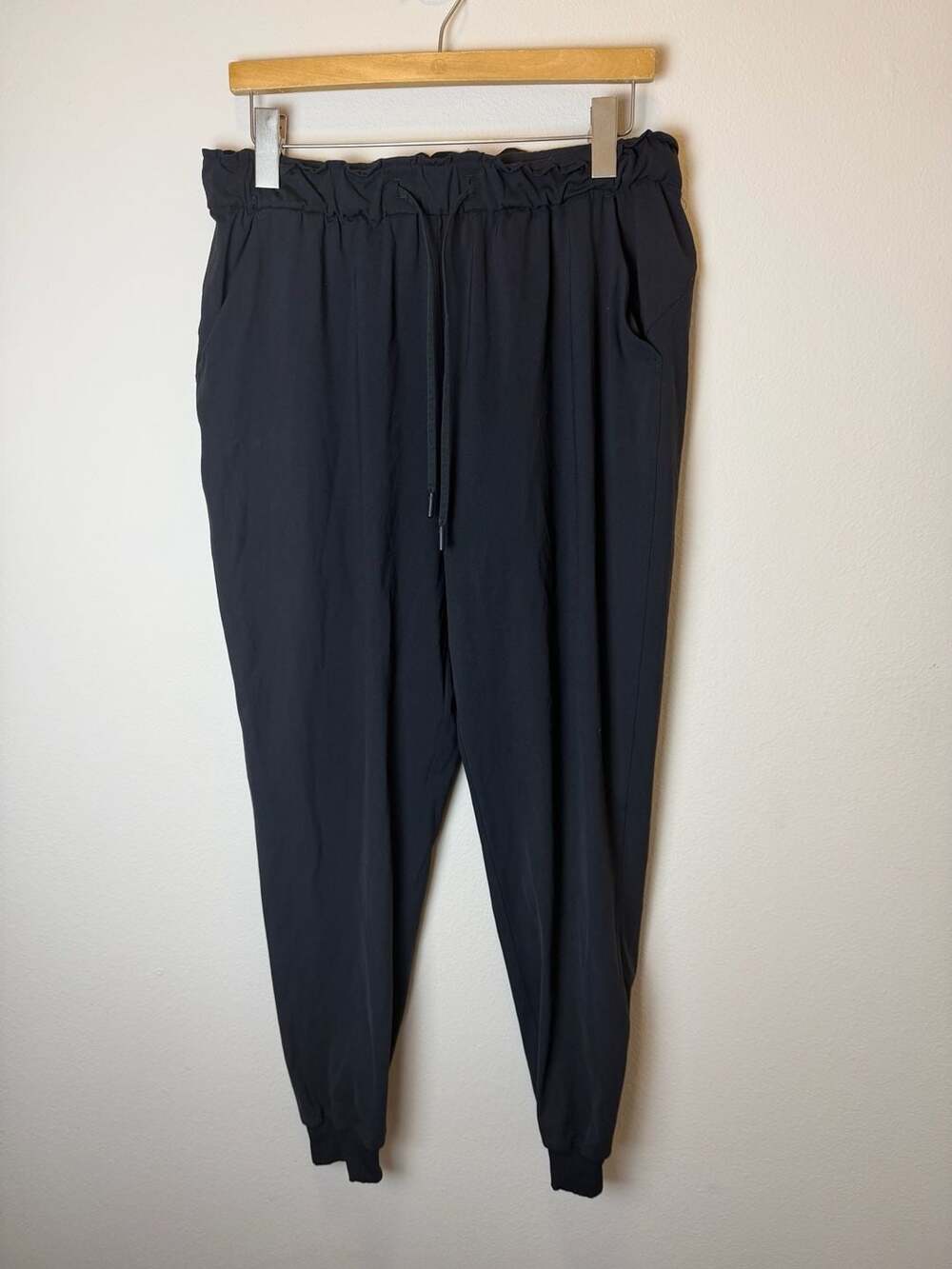 Lululemon On The Fly Jogger Black Size 10 Drawstring Cuffed Pants